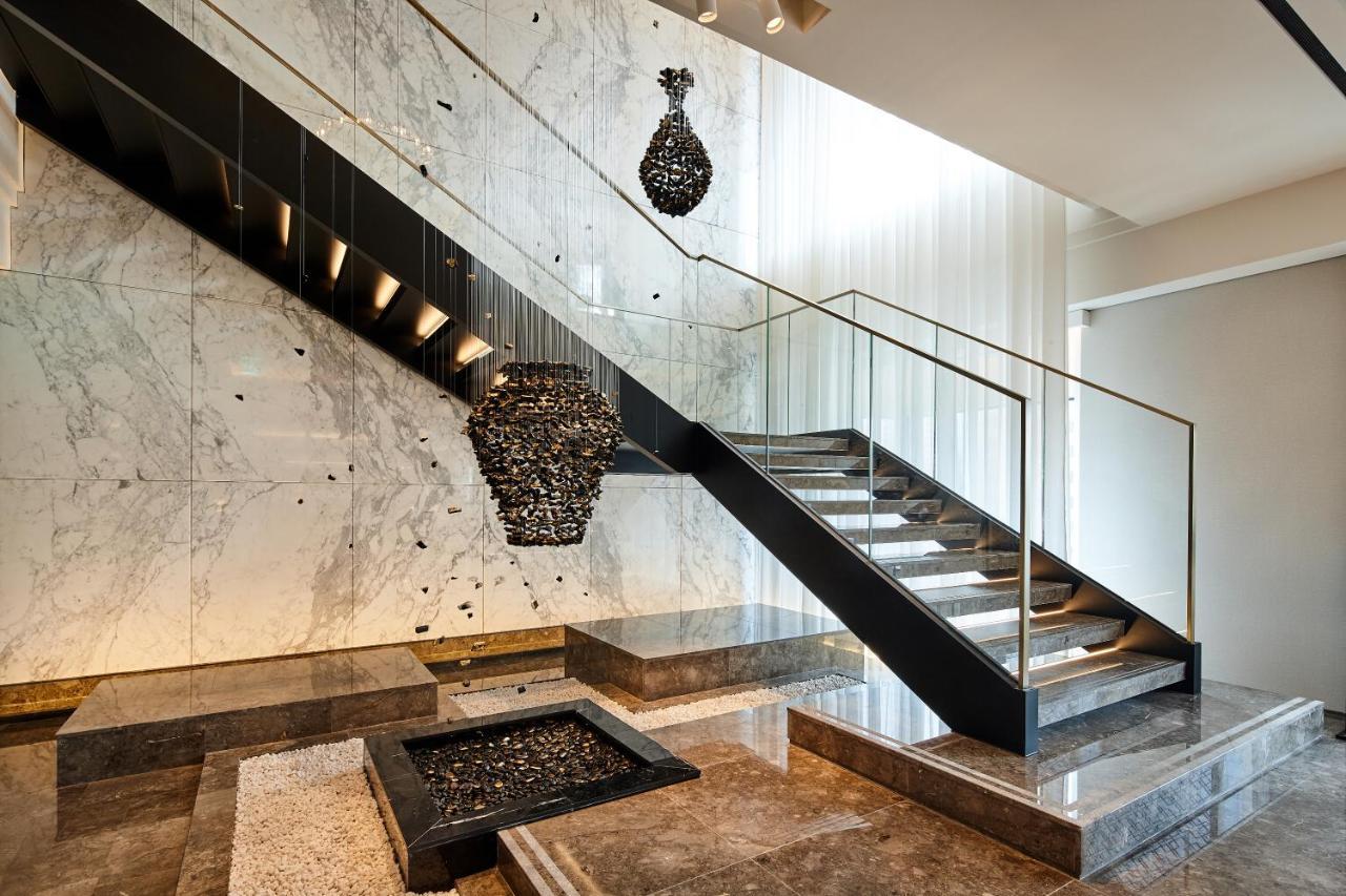 Lotte Hotel Seoul Executive Tower Exterior foto The staircase